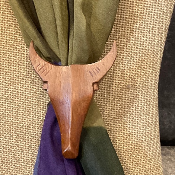 Vintage Wood Hand Carved Long Horn Cow Scarf Holder - Picture 1 of 3